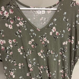 24/7 Maurice’s Green Floral Short Sleeve Top